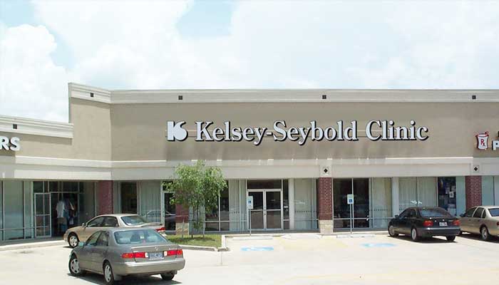 Exterior shot of Kelsey-Seybold's Silverlake Clinic.