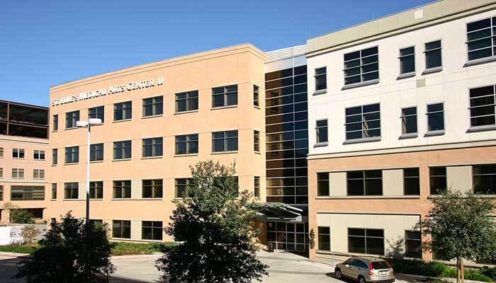 Exterior shot of Kelsey-Seybold's The Woodlands Clinic.