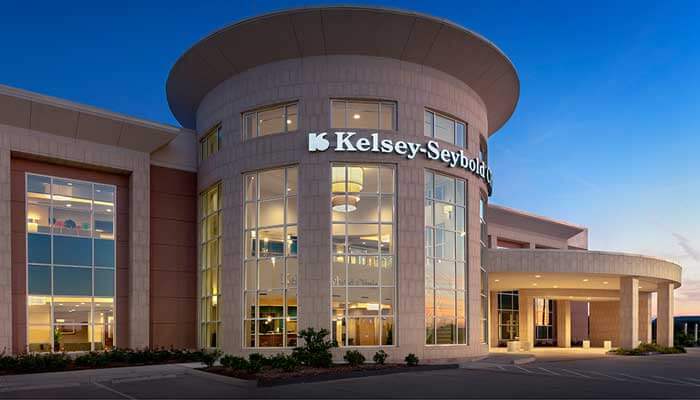 Exterior shot of Kelsey-Seybold's Pasadena Clinic.