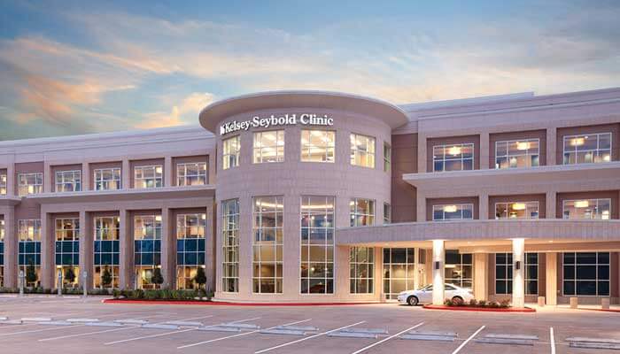Exterior shot of Kelsey-Seybold's The Woodlands Clinic.