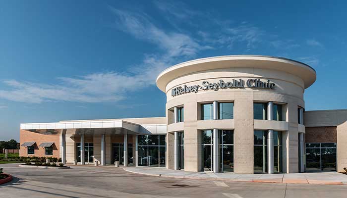 Exterior shot of Kelsey-Seybold's Sienna Clinic.