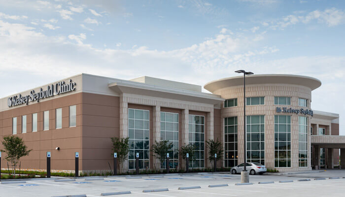 Exterior shot of Kelsey-Seybold's West Grand Parkway Clinic.