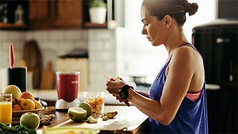 Press To Squeeze the Onion Juice on the Kitchen Table. Healthy C Stock  Photo - Image of cuisine, taste: 127248808